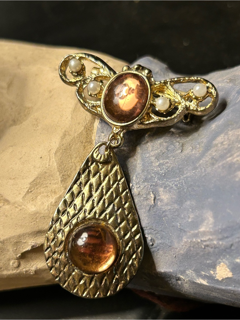 Vintage Gold-Tone Amber Cabochon Pearl Teardrop Brooch Women Jewelry mirror pin